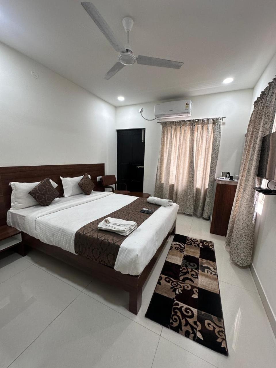 Hotel Queens Comfort Mysore Ngoại thất bức ảnh